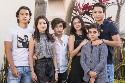 11052021 Cumpleaños Marthita Fahur, acompañada de sus hermanos Marisofi y Salín, junto a sus primos Ale, Nico y Diego.