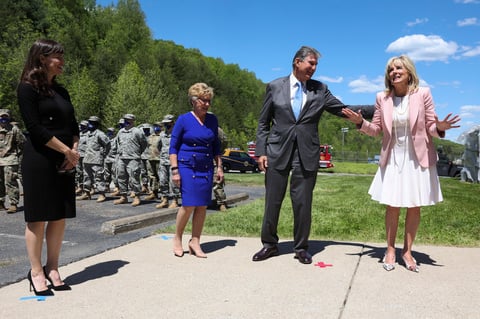 Jill Biden y Jennifer Garner promueven vacunación antiCOVID en adolescentes
