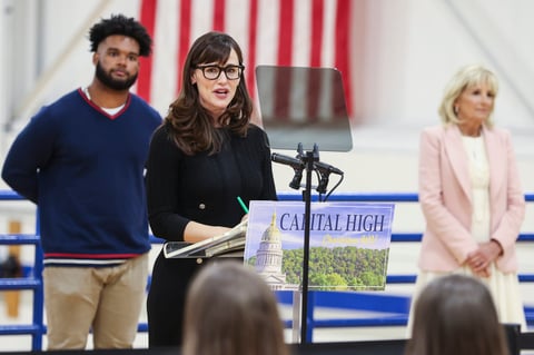 Jill Biden y Jennifer Garner promueven vacunación antiCOVID en adolescentes