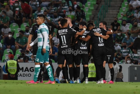 Santos Laguna vence a Rayados en la ida de Cuartos de Final