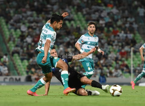 Santos Laguna vence a Rayados en la ida de Cuartos de Final