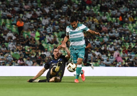 Santos Laguna vence a Rayados en la ida de Cuartos de Final