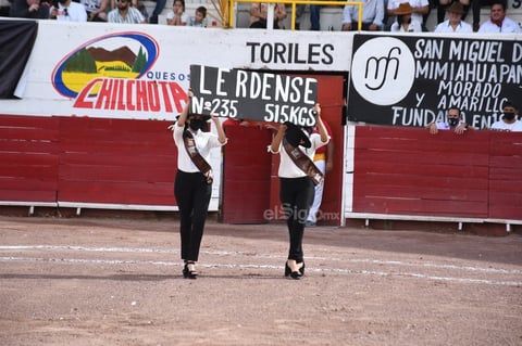 Celebran corrida de toros en la plaza Alberto Balderas de Lerdo
