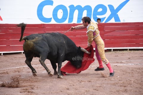 Celebran corrida de toros en la plaza Alberto Balderas de Lerdo