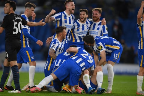 Brighton remonta ante el Manchester City en la Premier League