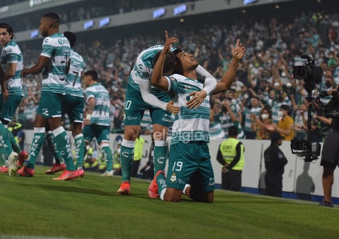 Santos Laguna golea al Puebla y pone un pie en la final del Guardianes 2021