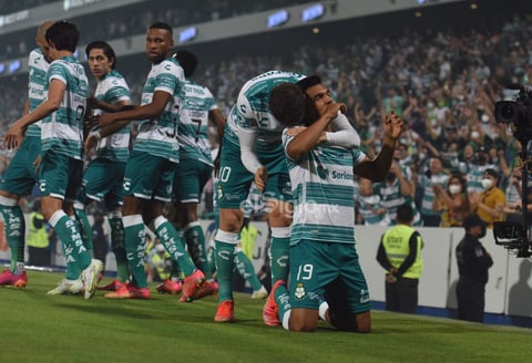 Santos Laguna golea al Puebla y pone un pie en la final del Guardianes 2021