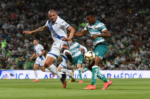 Santos Laguna golea al Puebla y pone un pie en la final del Guardianes 2021