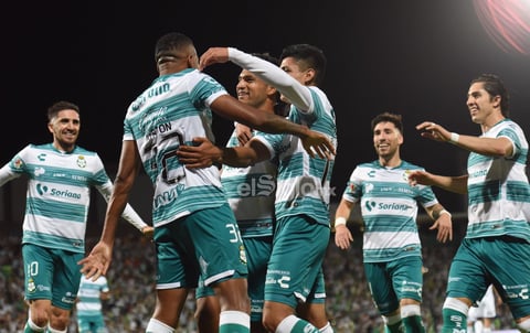 Santos Laguna golea al Puebla y pone un pie en la final del Guardianes 2021