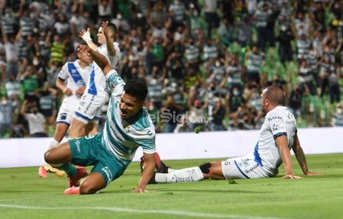 Santos Laguna golea al Puebla y pone un pie en la final del Guardianes 2021