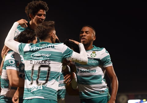 Santos Laguna golea al Puebla y pone un pie en la final del Guardianes 2021