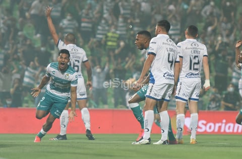 Santos Laguna golea al Puebla y pone un pie en la final del Guardianes 2021