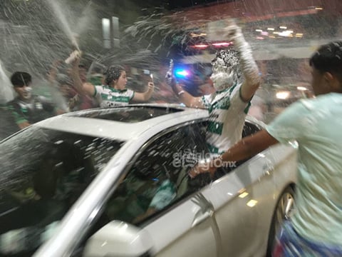 'Santosmanía' regresa a La Laguna para celebrar ventaja ante Puebla