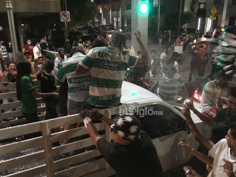'Santosmanía' regresa a La Laguna para celebrar ventaja ante Puebla