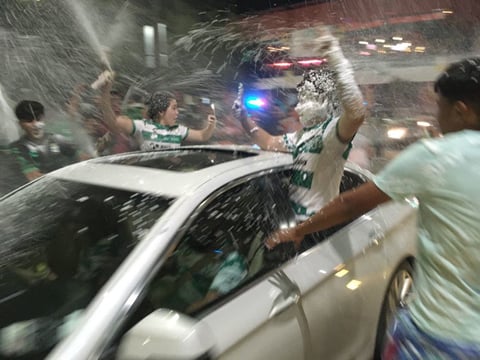 'Santosmanía' regresa a La Laguna para celebrar ventaja ante Puebla