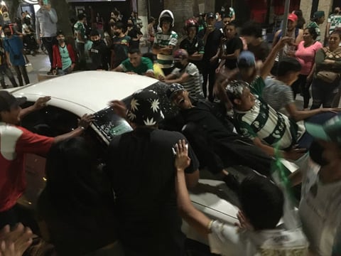 'Santosmanía' regresa a La Laguna para celebrar ventaja ante Puebla
