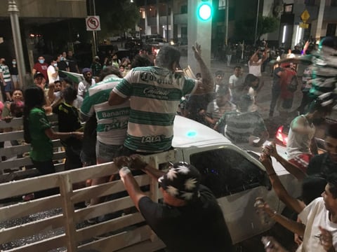 'Santosmanía' regresa a La Laguna para celebrar ventaja ante Puebla