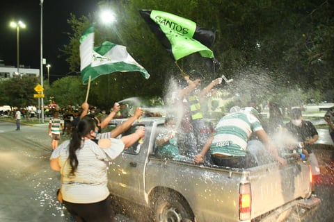 'Santosmanía' regresa a La Laguna para celebrar ventaja ante Puebla