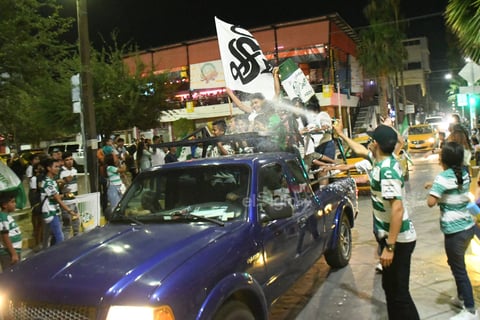 'Santosmanía' regresa a La Laguna para celebrar ventaja ante Puebla