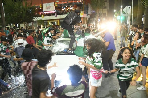 'Santosmanía' regresa a La Laguna para celebrar ventaja ante Puebla