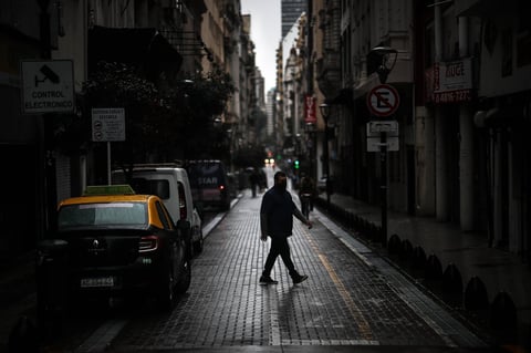 Argentina inicia nuevo confinamiento ante aumento de contagios por COVID-19
