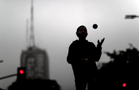 Argentina inicia nuevo confinamiento ante aumento de contagios por COVID-19