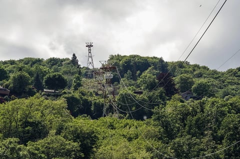 Tragedia al caer cabina de teleférico en montaña de Italia