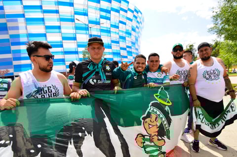 Afición de Santos Laguna llega al Estadio Cuauhtémoc
