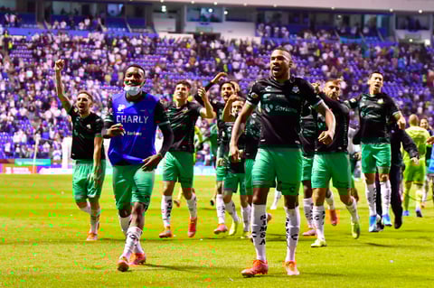 Santos Laguna no permite milagros del Puebla y avanza a la final