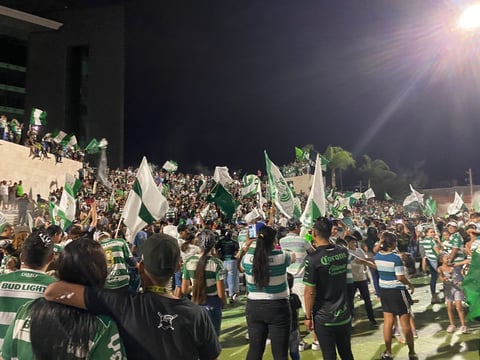 Laguneros festejan pase de Santos Laguna a la final del Guardianes 2021