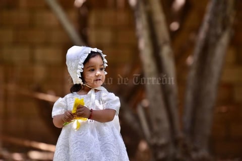 23052021 Lucianna Carrera Rico fue bautizada por sus padrinos, Diana Montserrath Perez Martínez  y Christian David Sosa Barraza, junto a sus padres, Milagros Rico Martinez y Julio Carrera Rivera.