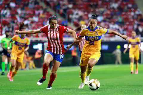 Duelo Chivas vs Tigres Femenil en Final de ida