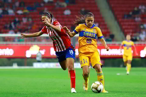 Duelo Chivas vs Tigres Femenil en Final de ida