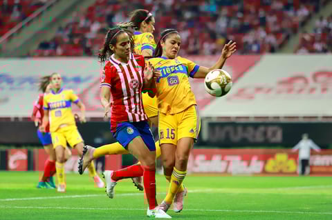 Duelo Chivas vs Tigres Femenil en Final de ida