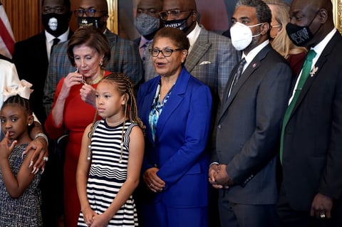 Familia de George Floyd conmemora en Washington aniversario de su muerte