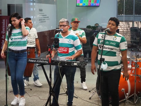 Grupo lagunero 'Los Hermanos Ríos' le canta a 'El Mudo' Aguirre