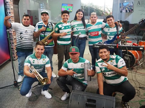 Grupo lagunero 'Los Hermanos Ríos' le canta a 'El Mudo' Aguirre
