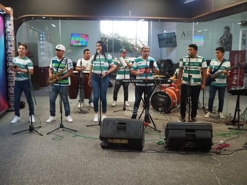Grupo lagunero 'Los Hermanos Ríos' le canta a 'El Mudo' Aguirre