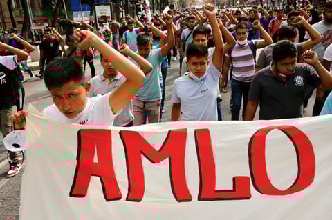 Marchan en Chiapas y CDMX por justicia para casos Ayotzinapa y Mactumactzá