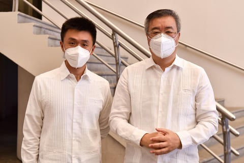 27052021 Zhu Qingqiao, embajador de China, y Su Xiaoxuan.
