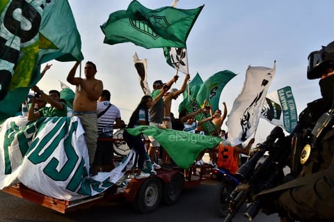 Afición de Santos Laguna vive ambiente de triunfo