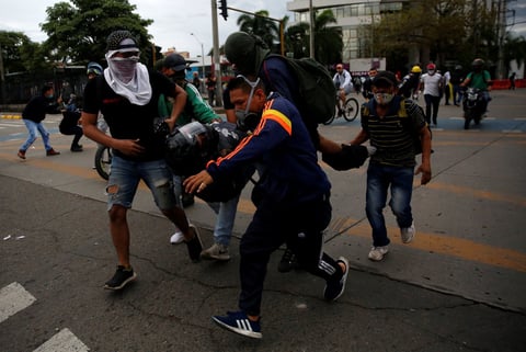 Ordena presidente de Colombia despliegue militar 'máximo' tras protestas en Cali