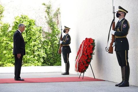En un discurso en el cementerio nacional de Arlington, en las afueras de Washington DC, Biden afirmó que la manera en que se honre la memoria de los caídos 'determinará si la democracia perdura por largo tiempo'.