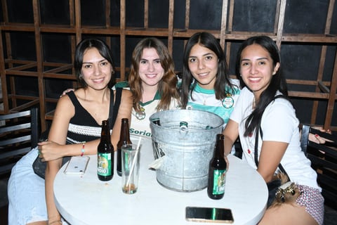 01062021 Fernanda, Jesús, Alejandra y Mónica.