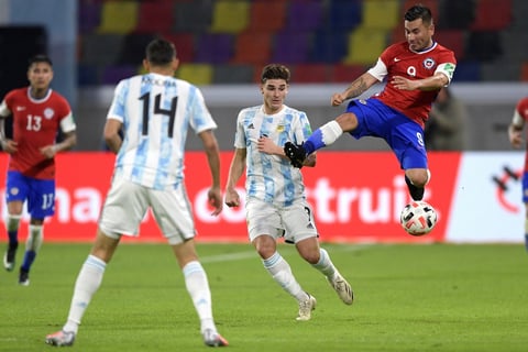 Empata Chile a Argentina en eliminatorias para Mundial de Qatar 2022