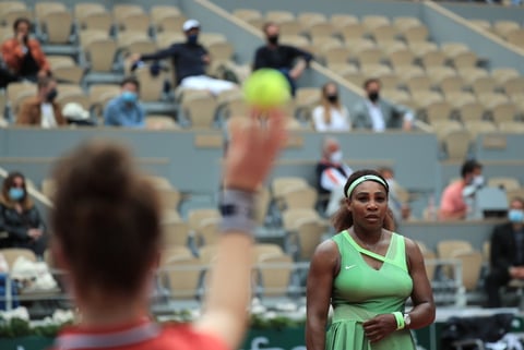 Serena Williams avanza a octavos de final del Roland Garros