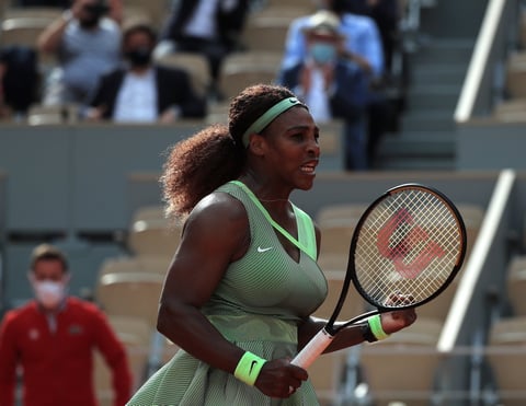 Serena Williams avanza a octavos de final del Roland Garros