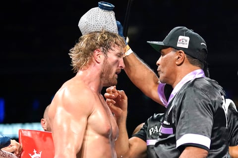 Mayweather domina a Logan Paul en espectáculo de boxeo