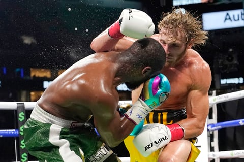 Mayweather domina a Logan Paul en espectáculo de boxeo