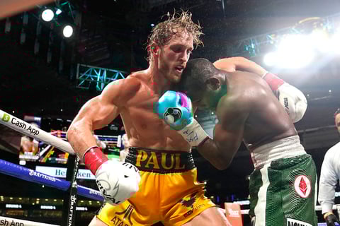 Mayweather domina a Logan Paul en espectáculo de boxeo